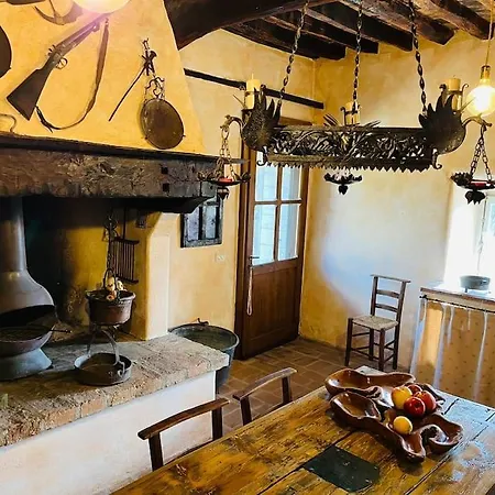 Nel Castello Del Cardaneto *